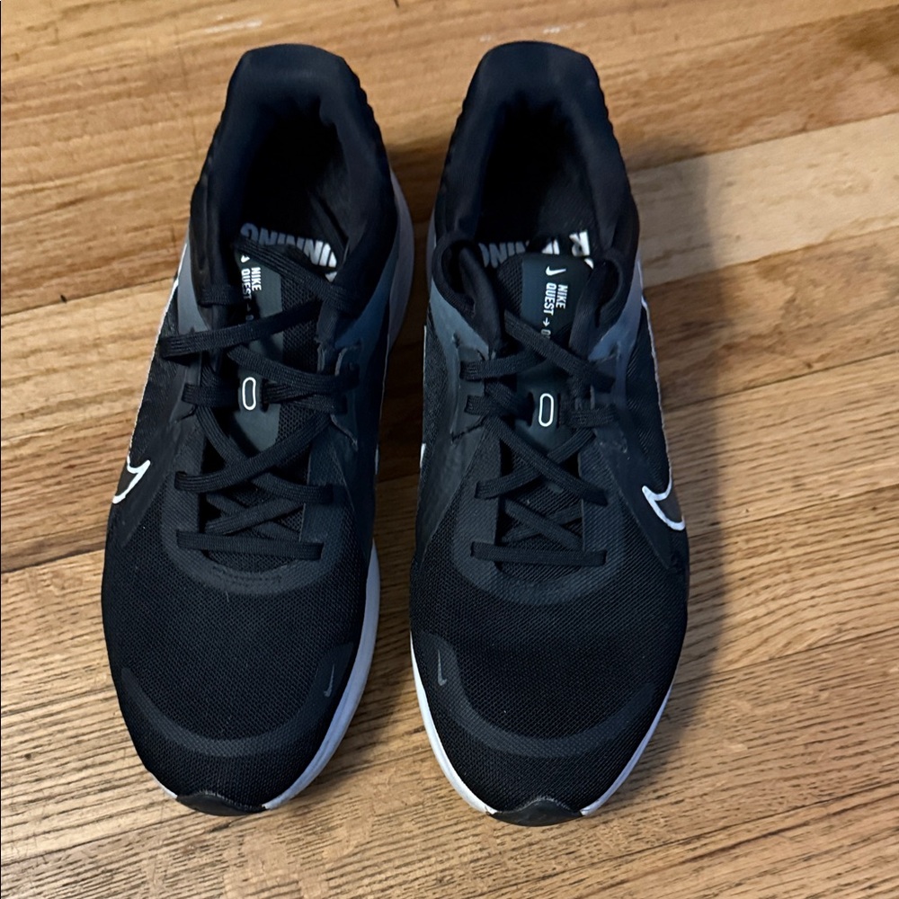 Nike Quest 4 Men's Black and White Athletic Shoes